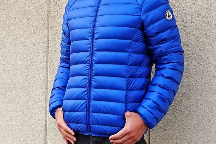 CAZADORA PLUMA CON CAPUCHA JOTT