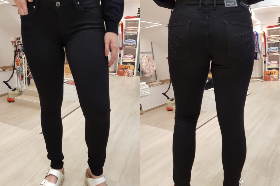 Pantalon tejano GUESS negro, strass bolsillo trasero