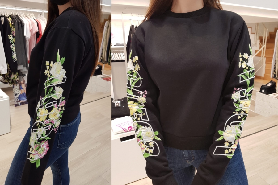 sudadera negra Guess flores mangas